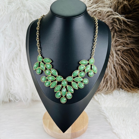 Aged goldtone, green costume statement necklace - Picture 3 of 10